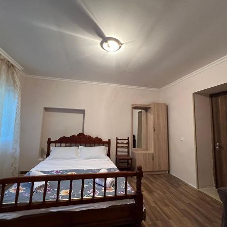 Cozy Apartment In The Centre Of Kutaisi Ngoại thất bức ảnh