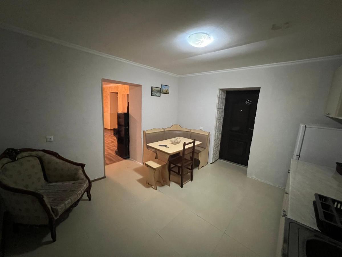 Cozy Apartment In The Centre Of Kutaisi Ngoại thất bức ảnh