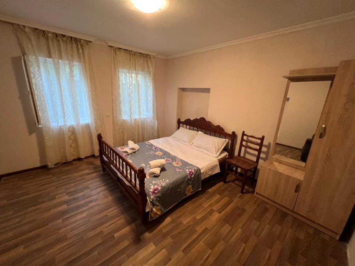Cozy Apartment In The Centre Of Kutaisi Ngoại thất bức ảnh